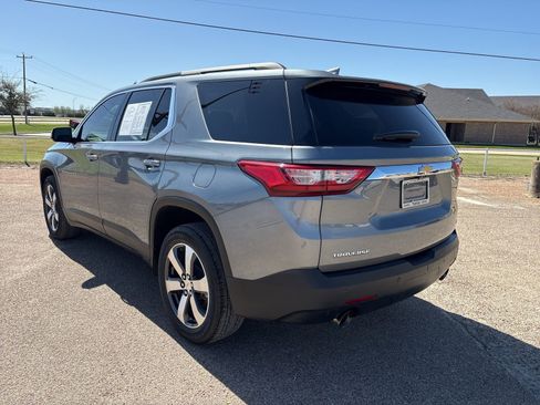 Used 2020 Chevrolet Traverse LT w/ LT Premium Package image 4