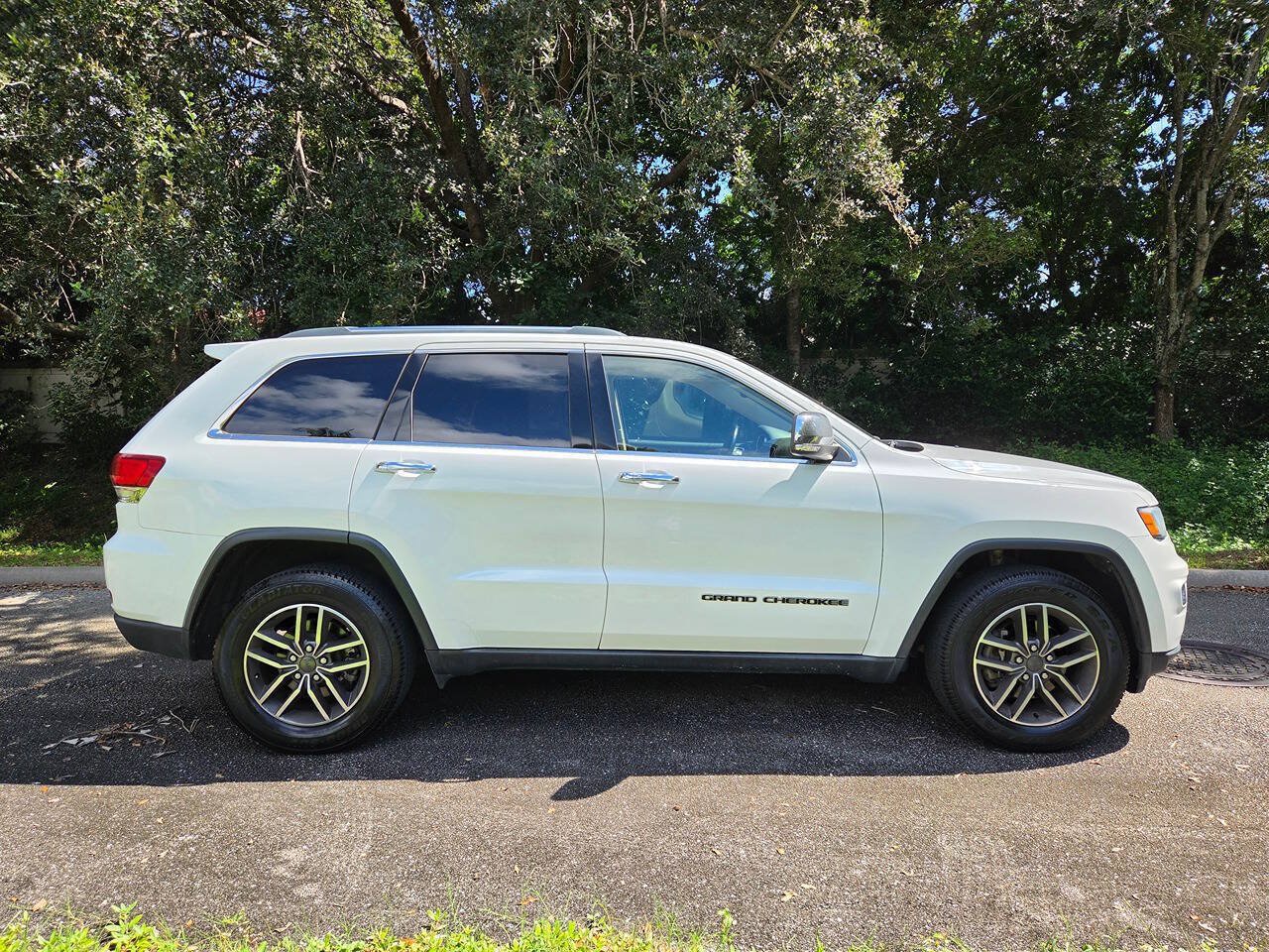 Used 2020 Jeep Grand Cherokee Limited w/ Luxury Group II RWD image 4