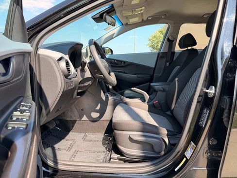 Used 2021 Hyundai Kona SE AWD/4WD image 2