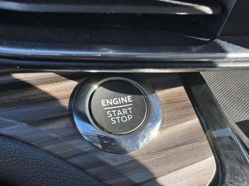 Used 2022 Ford Explorer XLT w/ Equipment Group 202A image 39