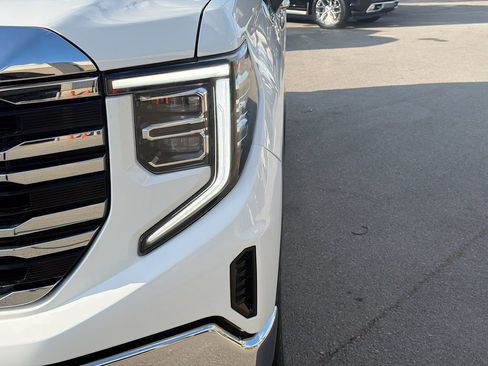 Used 2024 GMC Sierra 1500 SLT AWD/4WD image 10