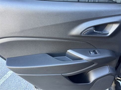 Used 2024 Chevrolet Trax LT w/ LT Convenience Package image 26