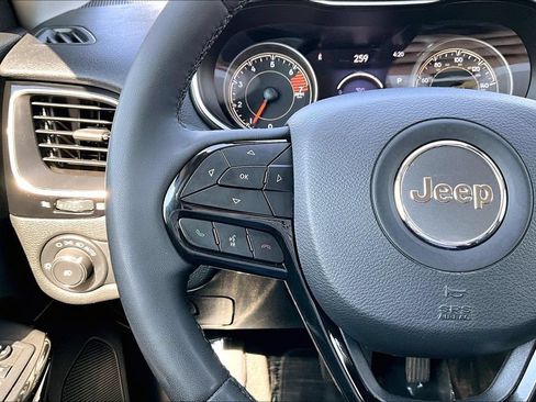 Used 2023 Jeep Cherokee Altitude Lux AWD/4WD image 24