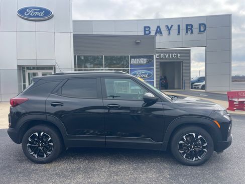 Used 2021 Chevrolet TrailBlazer LT w/ Convenience Package image 3