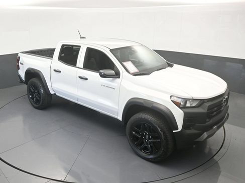 Used 2025 Chevrolet Colorado Trail Boss AWD/4WD image 47
