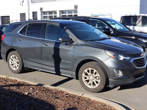Used 2018 Chevrolet Equinox LT image 2