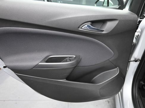 Used 2018 Chevrolet Cruze LT w/ Convenience Package FWD image 13