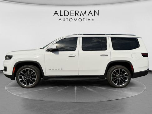 Used 2022 Jeep Wagoneer Series II w/ Premium Group I AWD/4WD image 2