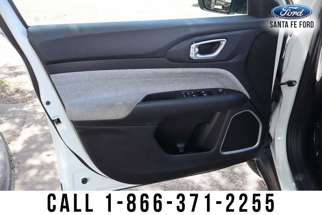 Used 2024 Jeep Compass Latitude w/ Altitude Special Edition AWD/4WD image 11