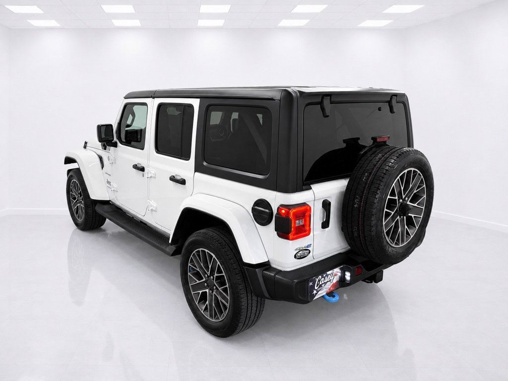 Used 2023 Jeep Wrangler Unlimited Sahara w/ Cold Weather Group AWD/4WD image 14