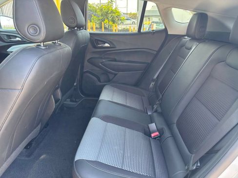 Used 2025 Chevrolet Trax LT w/ LT Convenience Package FWD image 20