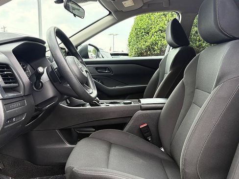 Used 2024 Nissan Rogue S AWD/4WD image 9