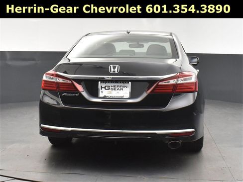 Used 2017 Honda Accord EX-L image 7