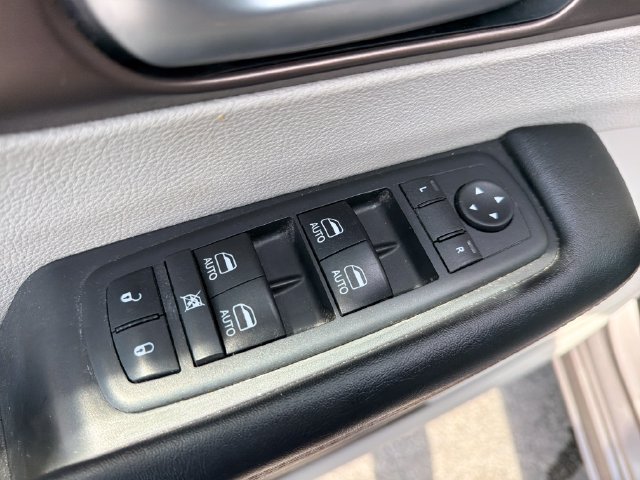 Used 2018 Chrysler Pacifica Touring-L Plus FWD image 17