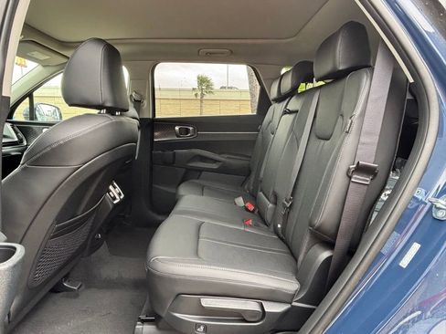 New 2025 Kia Sorento S w/ Panoramic Sunroof Package FWD image 17