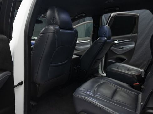 Used 2022 Buick Enclave Essence image 17