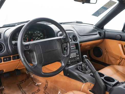 Used 1997 MAZDA MX-5 Miata RWD image 20