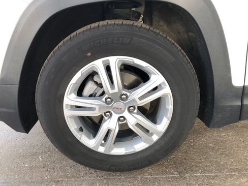 Used 2024 GMC Terrain SLE image 4