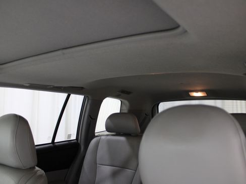 Used 2012 Toyota Highlander SE image 26