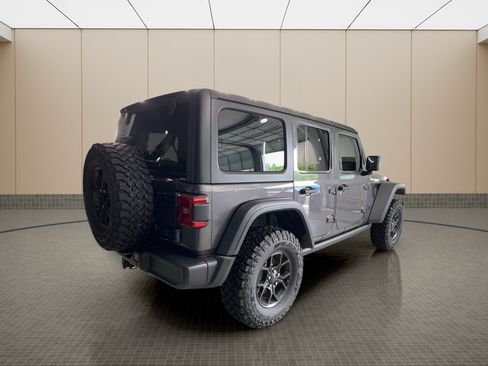 Used 2025 Jeep Wrangler Unlimited Sport AWD/4WD image 5