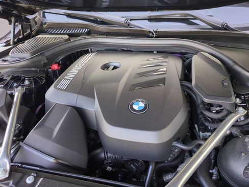 Used 2027 BMW 530i w/ M Sport Package RWD image 34