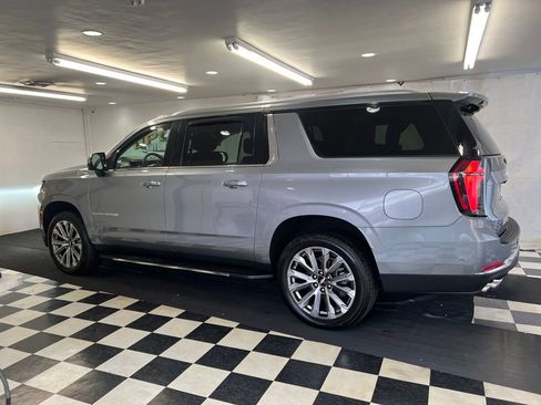 Used 2025 Chevrolet Suburban High Country image 11