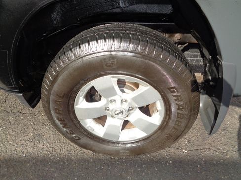 Used 2011 Nissan Xterra S image 25