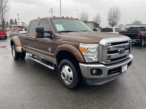 Used 2012 Ford F350 Lariat image 2