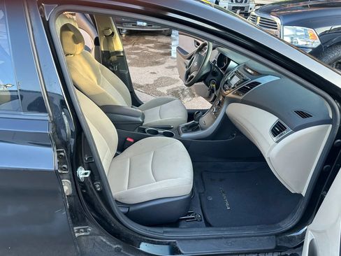 Used 2014 Hyundai Elantra SE w/ Option Group 02 FWD image 8