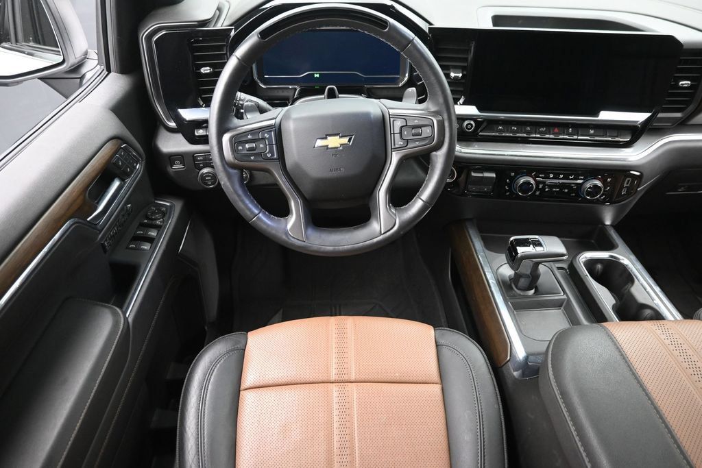 Used 2024 Chevrolet Silverado 1500 High Country w/ High Country Premium Package AWD/4WD image 12