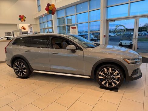 New 2026 Volvo V60 B5 Cross Country Ultra w/ Protection Package Premier image 2