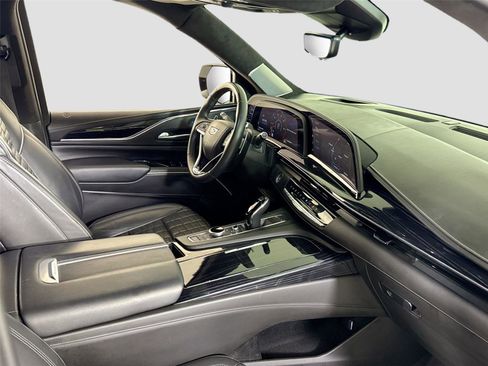 Used 2024 Cadillac Escalade V w/ LPO, ONYX Package image 36