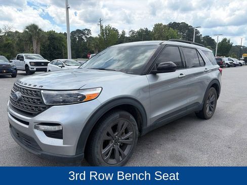 Certified 2022 Ford Explorer XLT w/ Equipment Group 202A RWD image 4