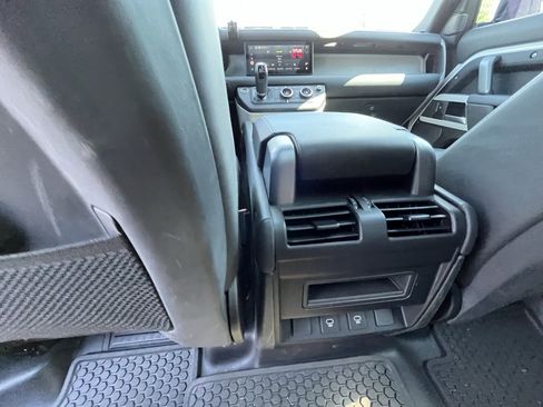 Used 2024 Land Rover Defender 110 X-Dynamic SE AWD/4WD image 31