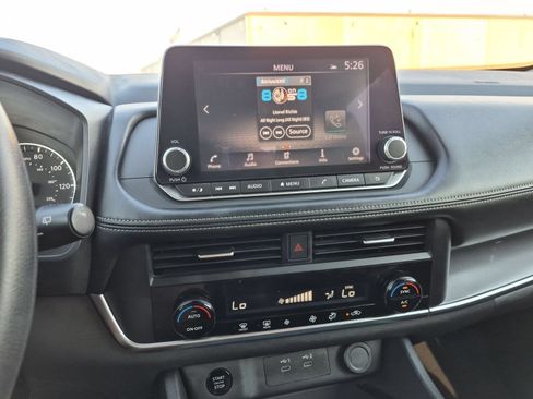 Used 2024 Nissan Rogue SV FWD image 16