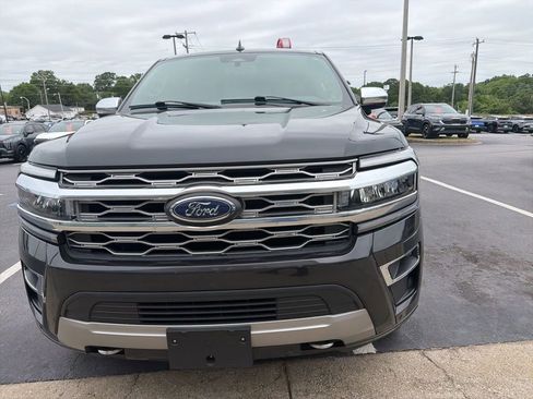Used 2022 Ford Expedition Platinum AWD/4WD image 2