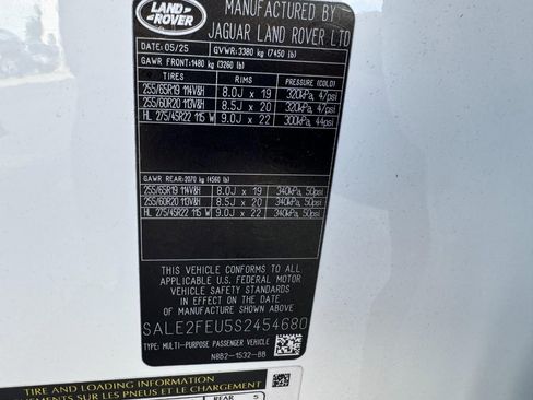 Certified 2025 Land Rover Defender 130 X-Dynamic SE image 36