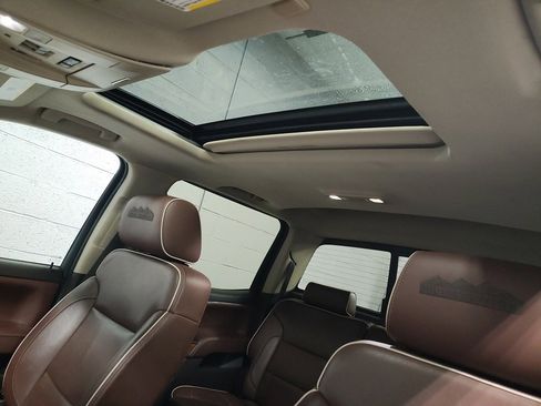 Used 2015 Chevrolet Silverado 1500 High Country image 24