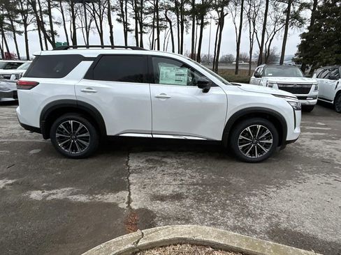 New 2026 Nissan Pathfinder Platinum AWD/4WD image 8