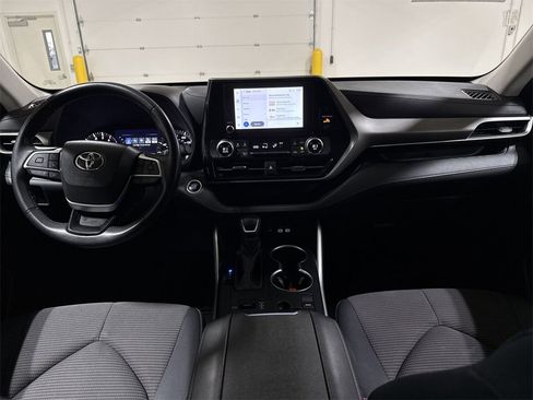 Used 2024 Toyota Highlander LE image 10