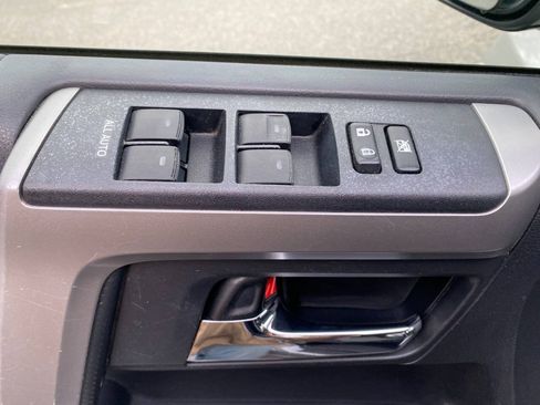 Used 2014 Toyota 4Runner SR5 AWD/4WD image 12