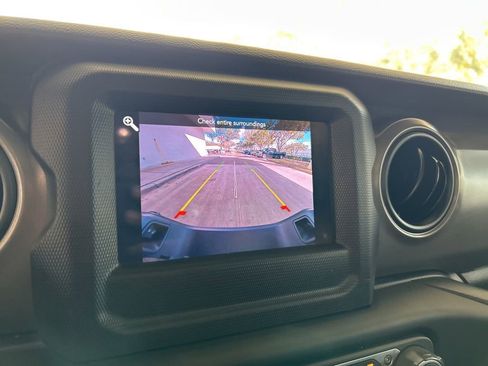 Used 2023 Jeep Gladiator Sport image 10