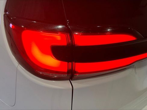 Used 2022 Chrysler Pacifica Touring-L FWD image 22