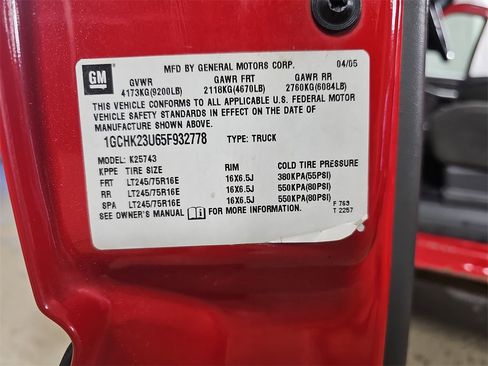 Used 2005 Chevrolet Silverado 2500 LS image 36