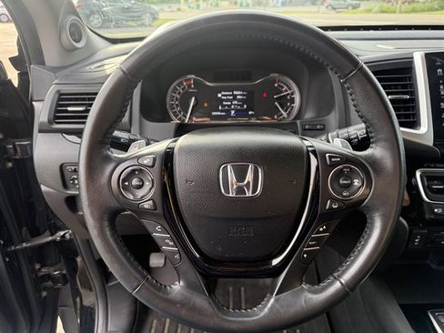 Used 2018 Honda Pilot Touring image 16