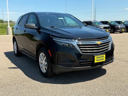 Used 2024 Chevrolet Equinox LS w/ LS Convenience Package AWD/4WD image 3