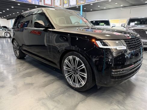 Used 2026 Land Rover Range Rover Long Wheelbase SE image 3