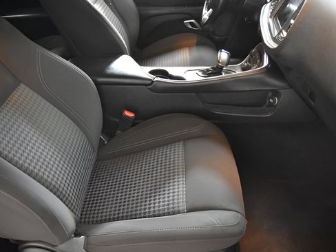 Used 2021 Dodge Challenger SXT image 30