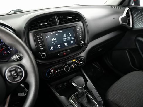 Used 2021 Kia Soul S image 18