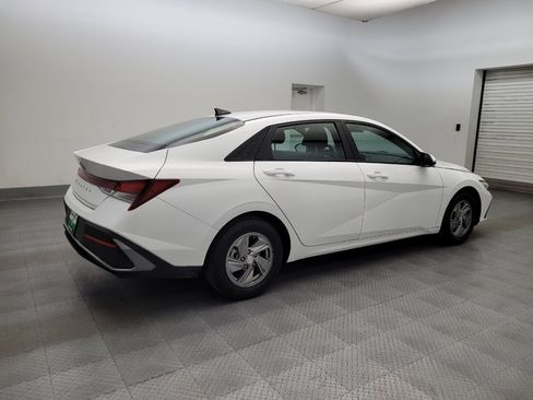 Used 2024 Hyundai Elantra SE FWD image 10